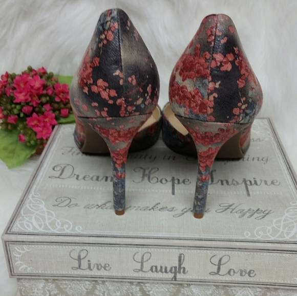 Jessica Simpson Shoes - Picture 2 of 5